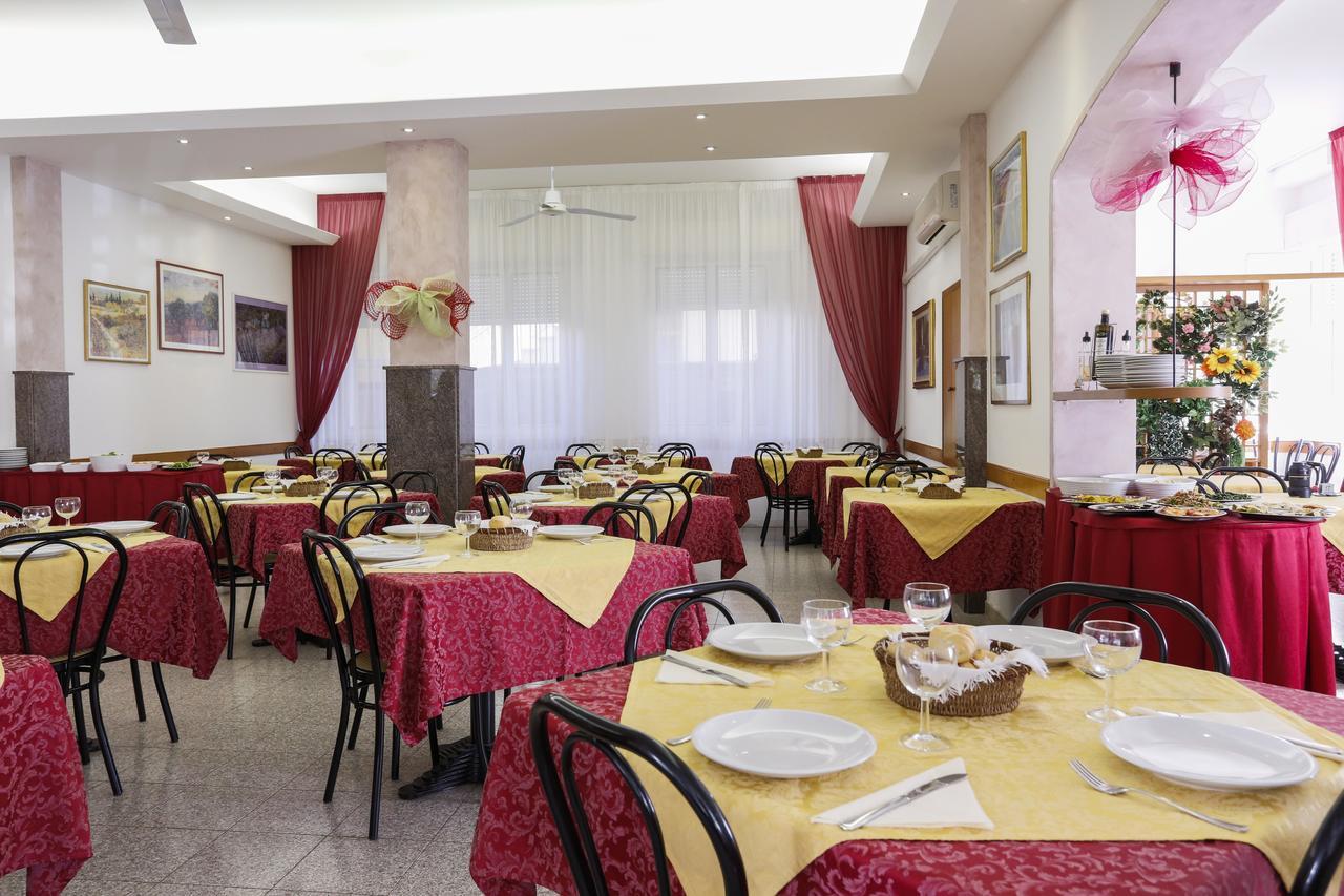 Hotel Susanna Rimini Exteriör bild